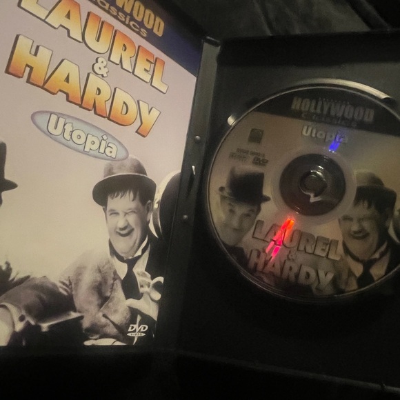 Laurel & Hardy Hollywood Classic ( The Flying Deuces & Utopia ) 2- DVD movie - Picture 9 of 10